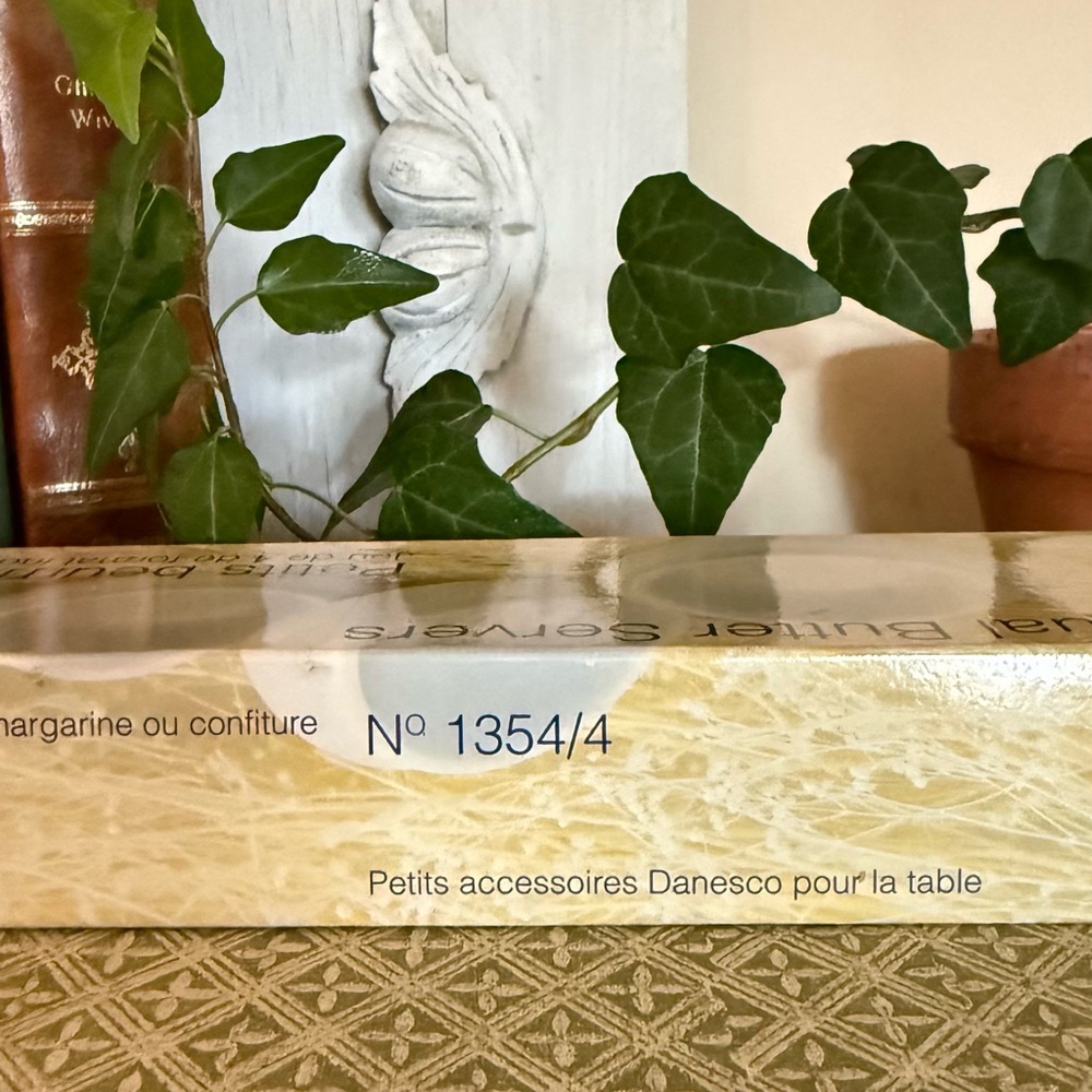 Vintage White Ironstone Individual Butter Servers, Chunky,Butter Pat,SET/4 - Picture 9 of 9
